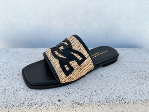 FLAT SANDALS