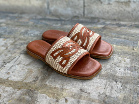 FLAT SANDALS