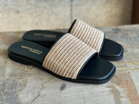 FLAT SANDALS