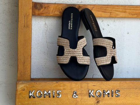 FLAT SANDALS