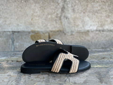 FLAT SANDALS