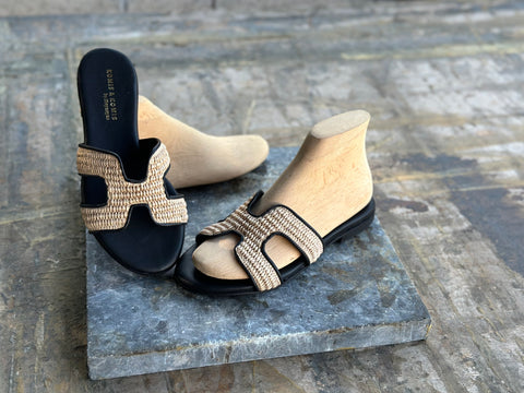 FLAT SANDALS