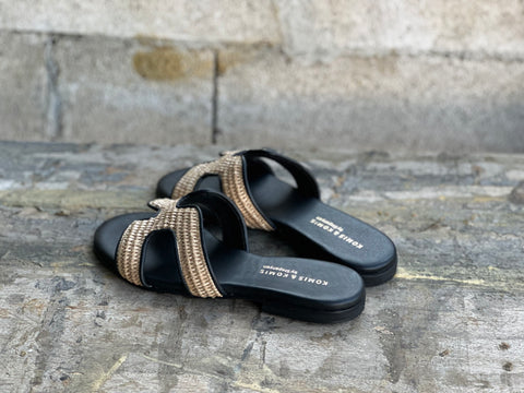 FLAT SANDALS