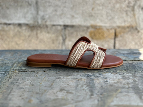 FLAT SANDALS