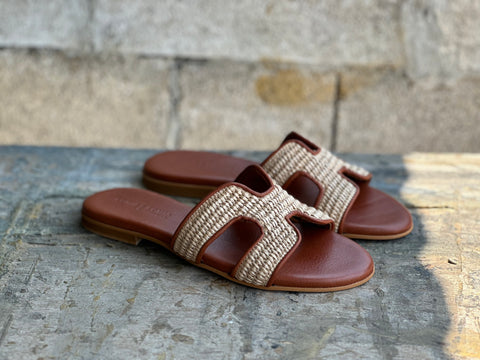 FLAT SANDALS