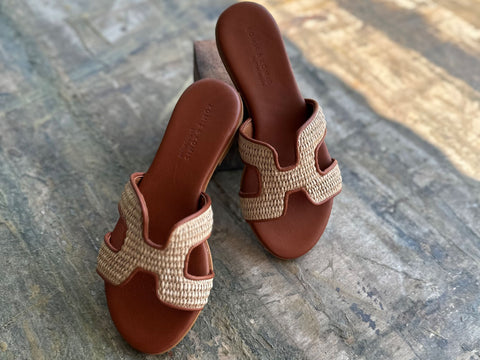 FLAT SANDALS