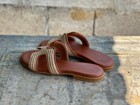 FLAT SANDALS